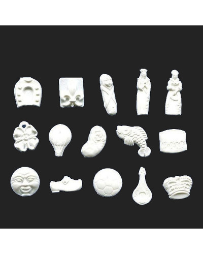 1000 fèves plastique assorties